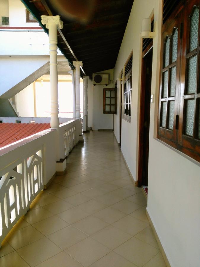Sunnys Beach Guest House Hikkaduwa Exterior photo