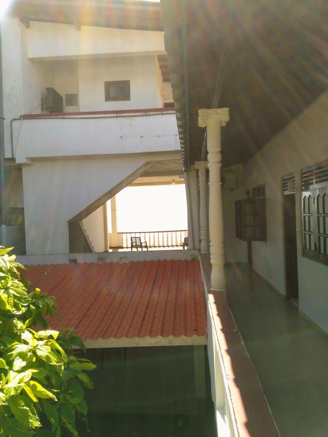 Sunnys Beach Guest House Hikkaduwa Exterior photo