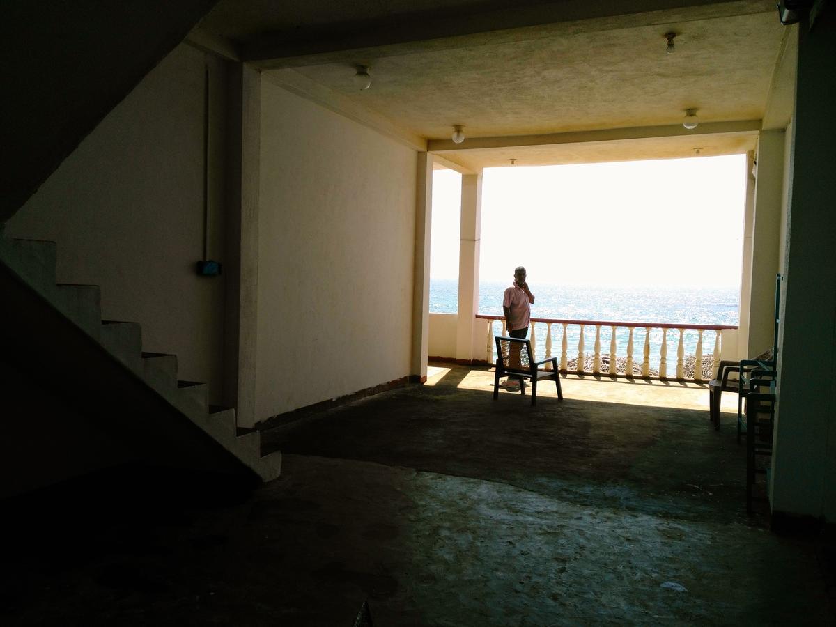Sunnys Beach Guest House Hikkaduwa Exterior photo